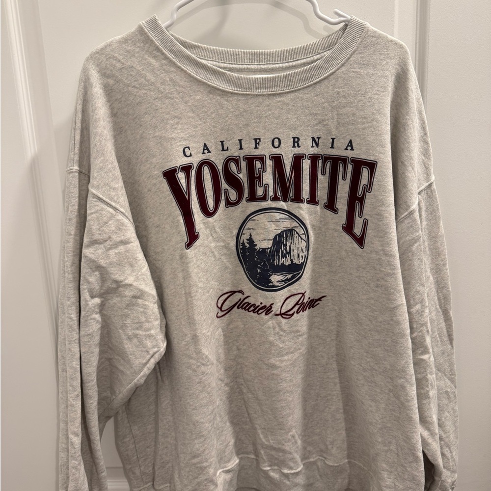Hollister Yosemite Graphic Sweatshirt - Gray